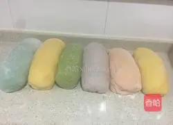 Illustration of how to make colorful noodles 2