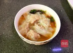 Illustration of how to make fresh meat wontons 14