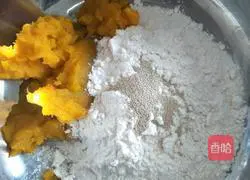 Illustration of how to make monkey baby steamed buns 1