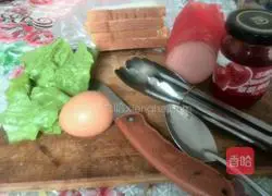 Illustration of how to make egg sandwich 1