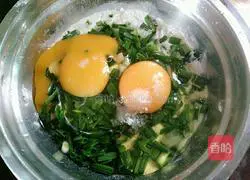 Illustration of how to make egg and green onion cake 2