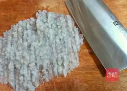 Illustration of how to make Shanghai seafood and shrimp wontons 5