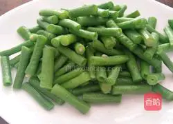 Illustration of how to make noodles with beans and eggs 2