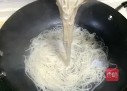 Illustration of how to make scallion noodles 9