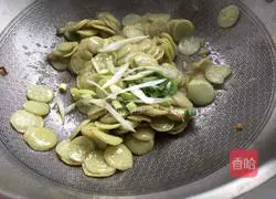 Illustration of how to make fried mung bean cakes 4