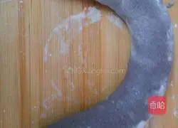 Illustration of how to make black rice pancake 7