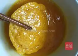 Illustration of how to make egg-flavored steamed bun slices 5