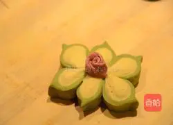 Illustration of how to make flower steamed buns 6