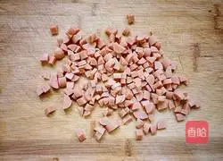 Illustration of how to make fried rice with onion, ham, sausage and eggs 3