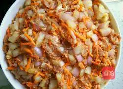 Illustration of how to make carrot and beef buns 6