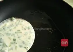 Illustration of how to make chive egg pancake 5