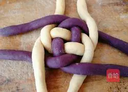 Illustration of how to make two-color hydrangea steamed buns 17