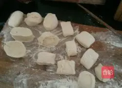 Illustration of how to make steamed buns (in any shape) 6