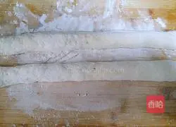 Illustration of how to cut steamed buns with a knife 4