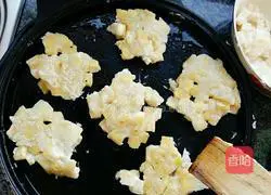Illustration of how to make potato cakes 7