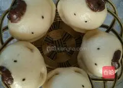 Illustration of how to make piggy steamed buns 10