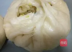 Illustration of how to make leek, egg and vermicelli buns 4