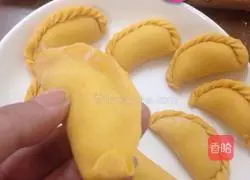 Dumpling wrapping method illustration 4