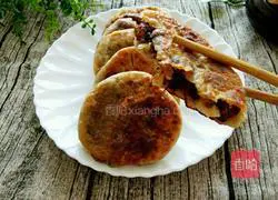 Illustration of how to make pork belly patties with dried plums and vegetables 14