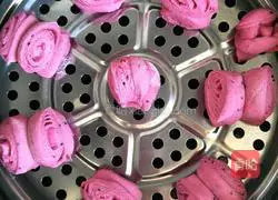 Illustration of how to make dragon fruit, millet and multigrain steamed buns 10