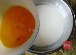 Egg Illustration of making pancake-wrapped sausage 4