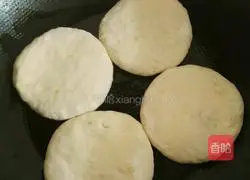 Illustration of how to make cabbage and shrimp cakes 16