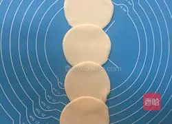 Illustration of how to make rose dumplings 2