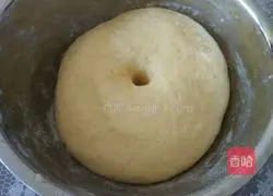 Illustration of how to make pumpkin steamed buns 4