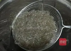 Illustration of how to make steamed buns stuffed with cabbage and vermicelli 5