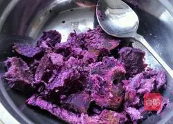 Illustration of how to make purple sweet potato twist steamed buns 3