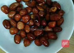 Illustration of how to make nut golden fried rice 2