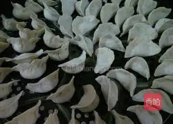 Illustration of how to make mutton and radish dumplings 11