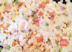 Illustration of how to make bacon and egg fried rice 18