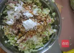 Illustration of how to make cabbage and meat green dumplings 5