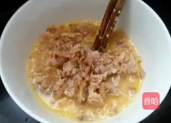 Illustration of how to make meat and egg pancakes 3