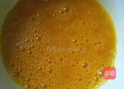 Illustration of how to make egg-flavored steamed bun slices 4