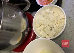 Illustration of how to make three-color steamed buns 1