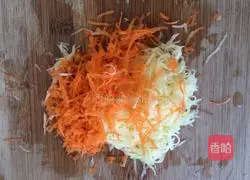 Illustration of how to make carrot and potato pancakes 6