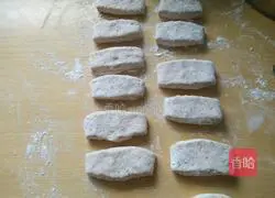 Illustration of how to make red bean dregs steamed buns 8