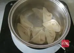Illustration of how to make small wontons 7