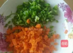 Illustration of how to make fried rice with shrimps, radish, pepper and pickled vegetables 1