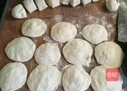 Illustration of how to make pumpkin buns 2