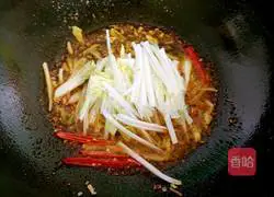 Illustration of Laoganma's vegetarian fried cakes 6