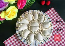 Illustration of how to make dumplings with pork and fennel stuffing 17