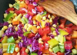 Illustration of how to make colorful pepper and corn fried rice 4