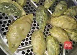 Illustration of how to make leek/cabbage dumplings 7