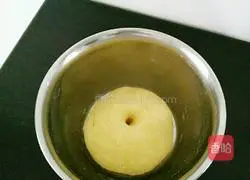 Illustration of how to make milk-flavored egg dough coconut pancake 6