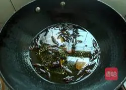 Illustration of how to make noodles with scallion oil 3