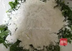 Illustration of how to make celery leaf pancakes 3