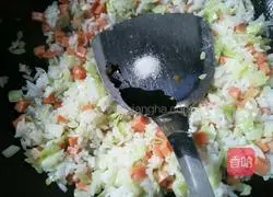 Illustration of how to make cabbage fried rice 7